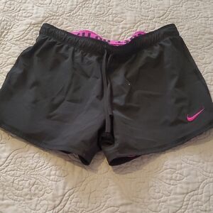 Nike Women's Black Shorts Size Small